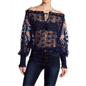 Free People Jubilee Women's Stretch Peasant Top Navy Embroidered Size XS EUC